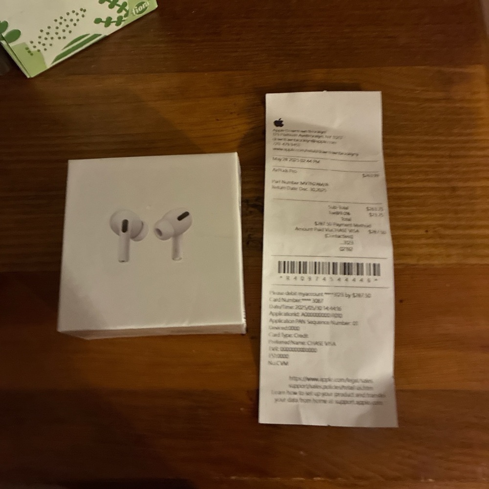 Apple White Wireless Earbuds - Picture 3 of 4